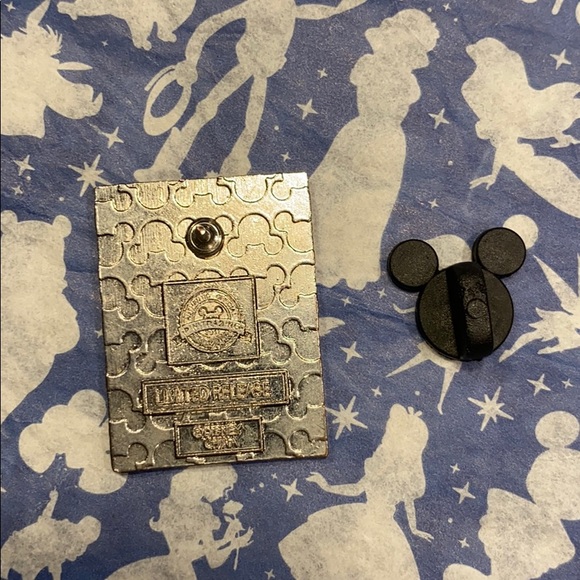 Disney Cheshire Cat Pin - Picture 2 of 2